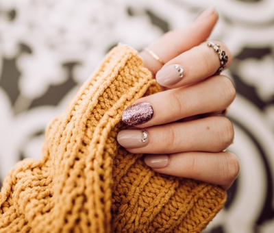 01/ Mani Pedi